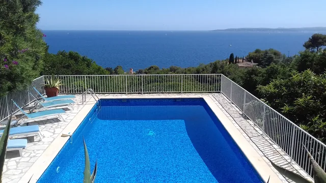 Vue de la terrasse du rez-de-jardin