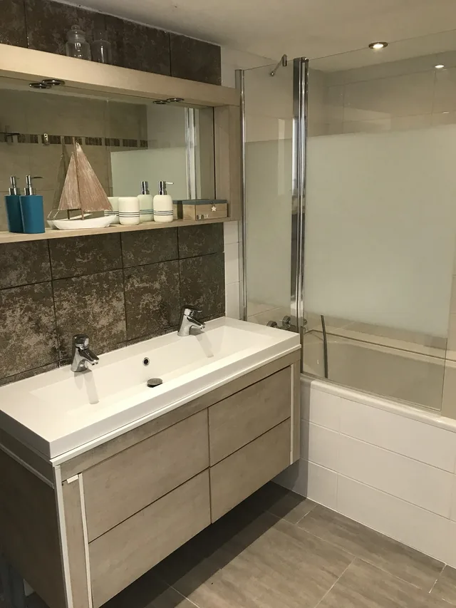 Salle de bain de la chambre les Nymphes