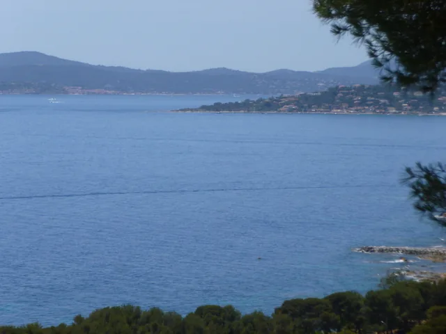 Vue sur Saint-Tropez et Sainte-Maxime